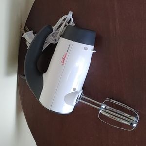 sunbeam 200 watt hand mixer